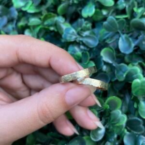 Par de aliança 3mm em ouro - Martelada
