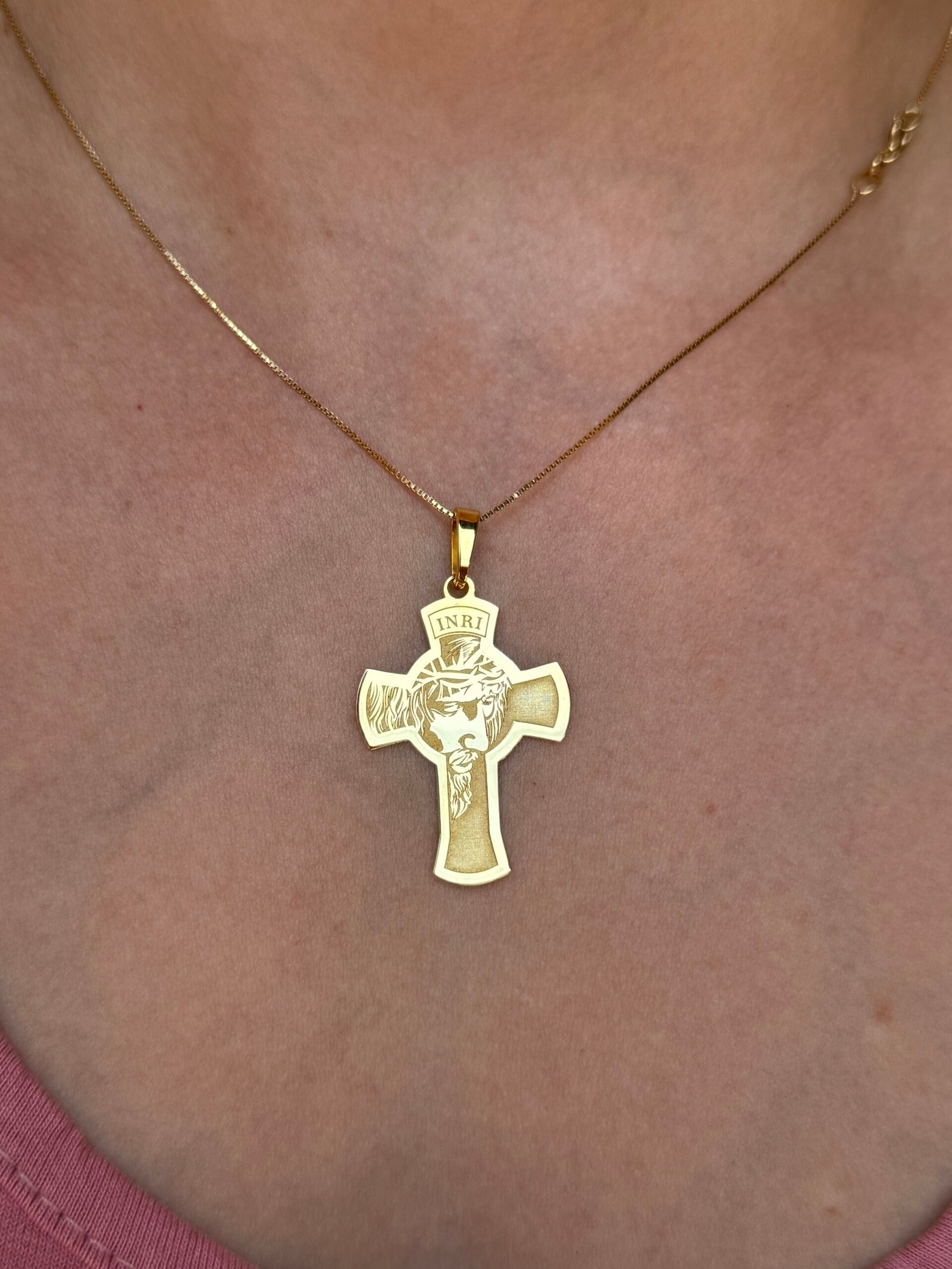 Pingente Crucifixo em ouro 18k - Imagem 2