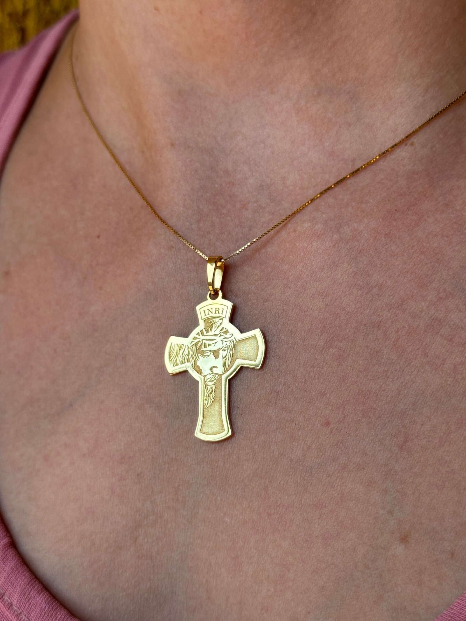 Pingente Crucifixo em ouro 18k