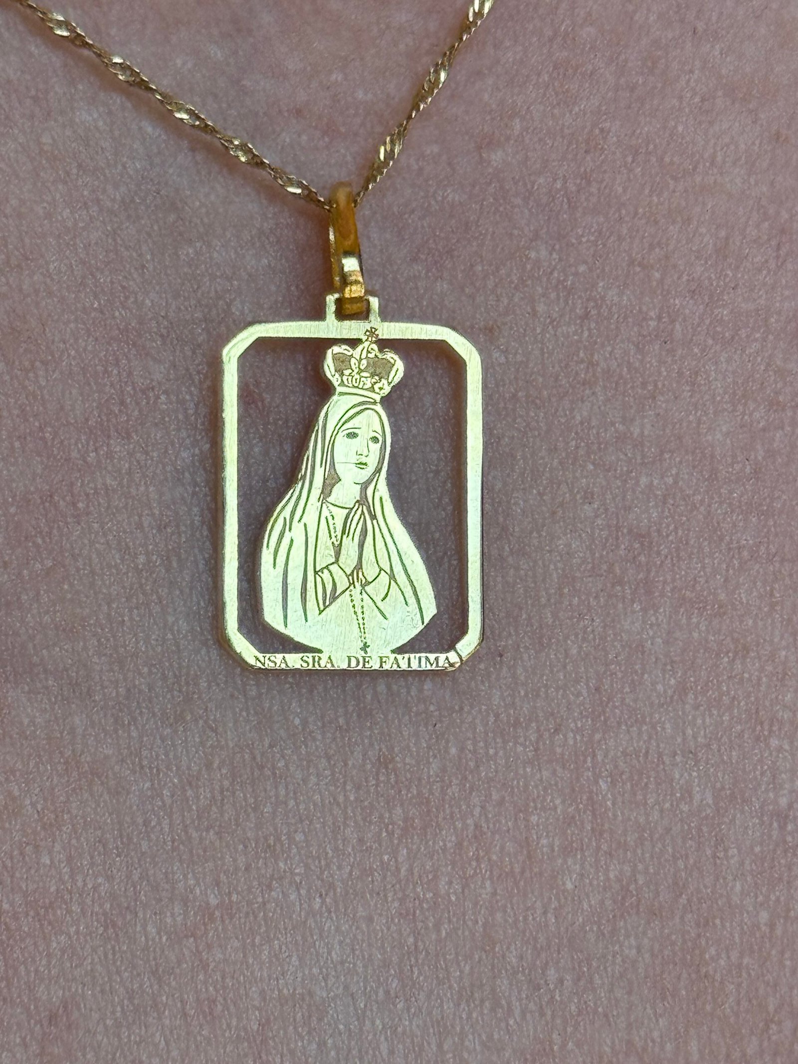 Pingente Nossa Senhora de fátima em ouro 18k
